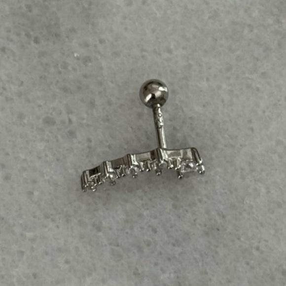 Sterling Silver Crystal Arch Cartilage Earring 

Brand New - Picture 3 of 4